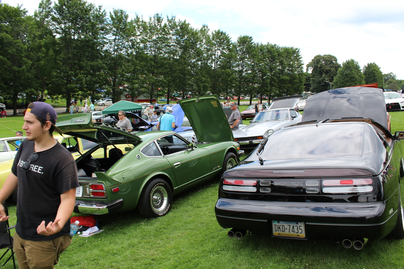 (Datsun 280 left, nissan 300zx right)